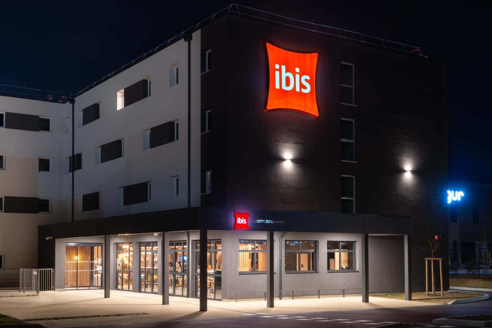 Ibis Saint Paul Trois Chateaux Hotel Exterior photo