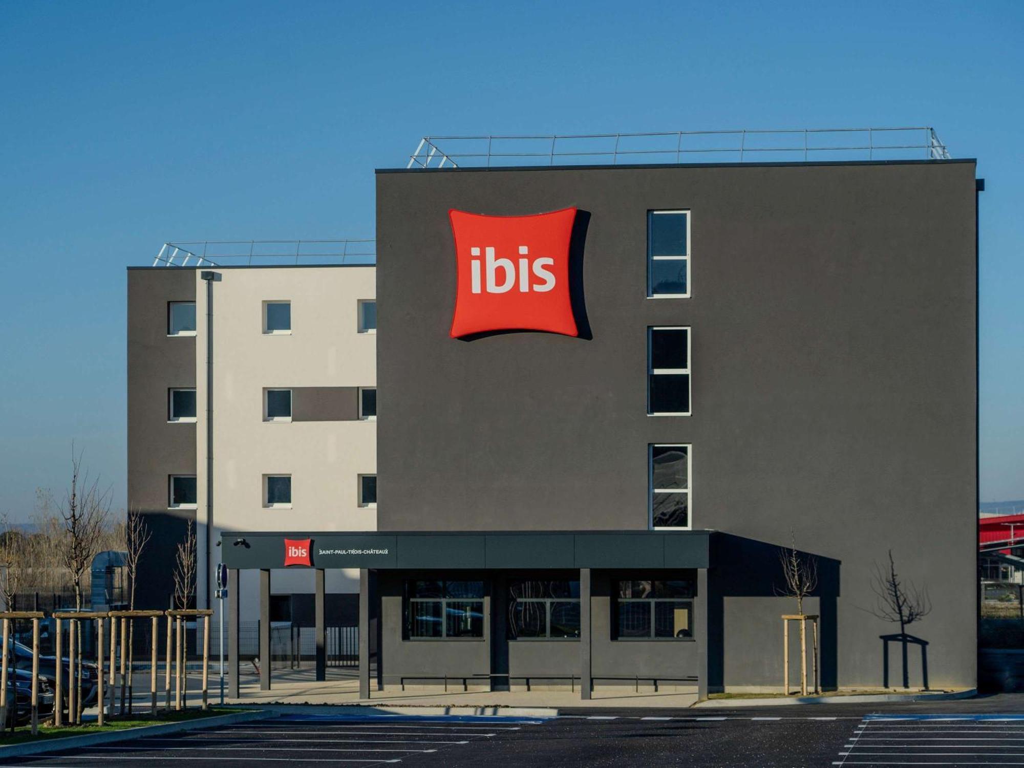 Ibis Saint Paul Trois Chateaux Hotel Exterior photo